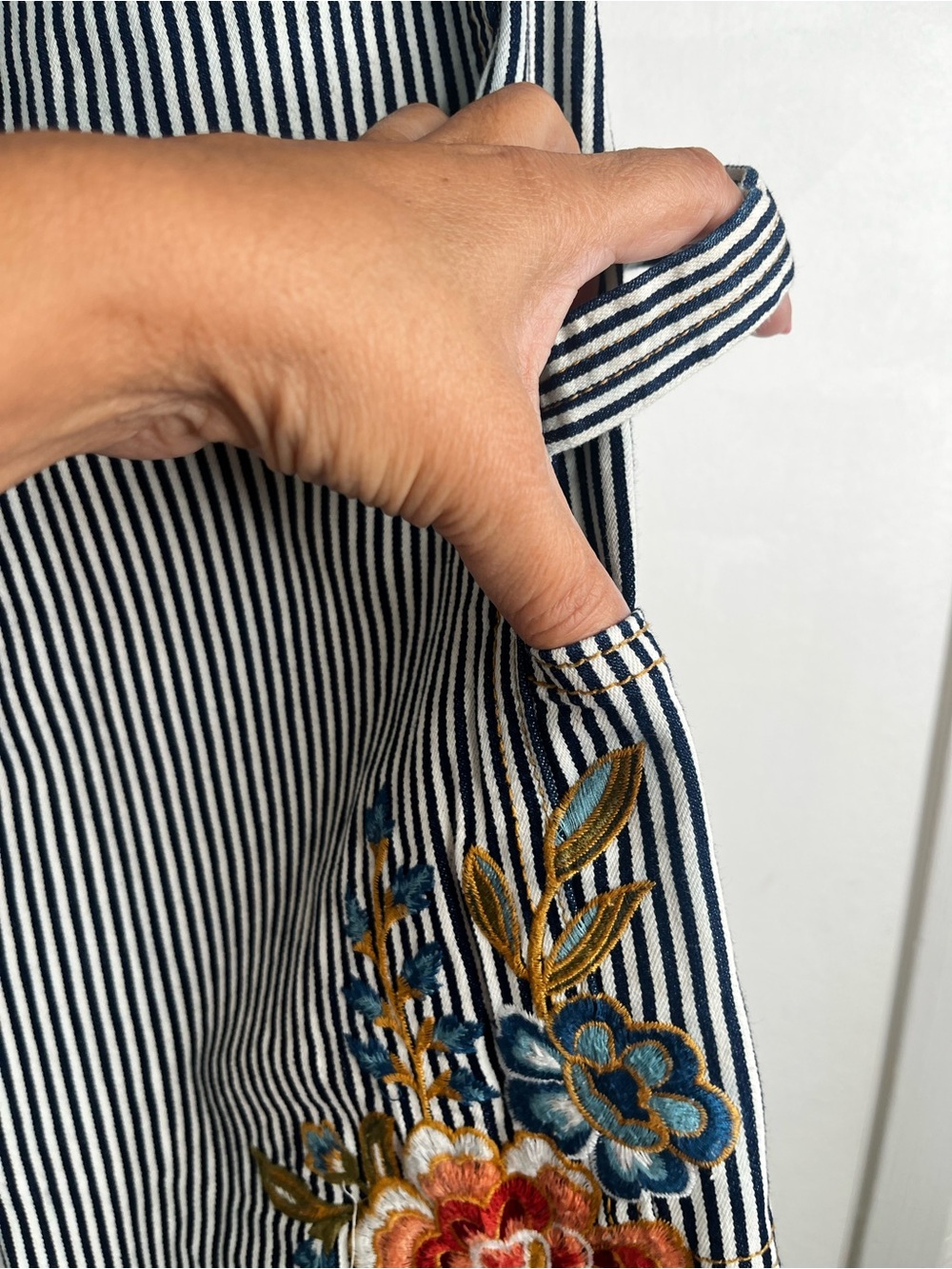 DRIFTWOOD Navy White Striped Floral Carpenter Pants 27 Embroidered Boho Railroad - Picture 7 of 16